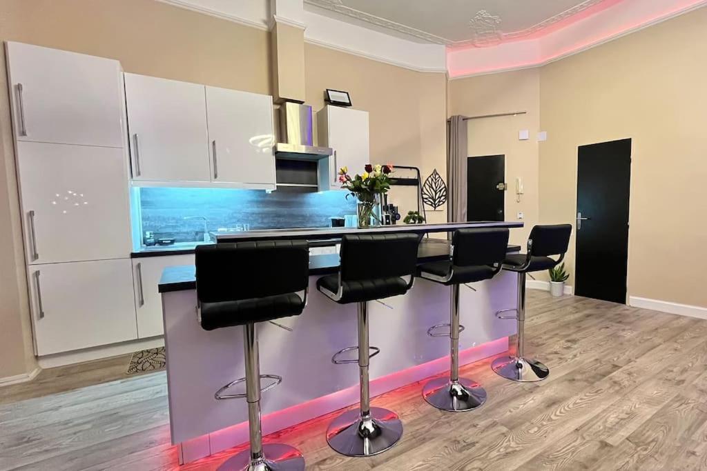 De Luxe Avec Jacuzzi Au Centre De Appartement *