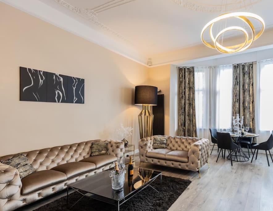 De Luxe Avec Jacuzzi Au Centre De Appartement *