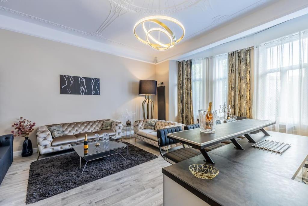De Luxe Avec Jacuzzi Au Centre De Appartement *